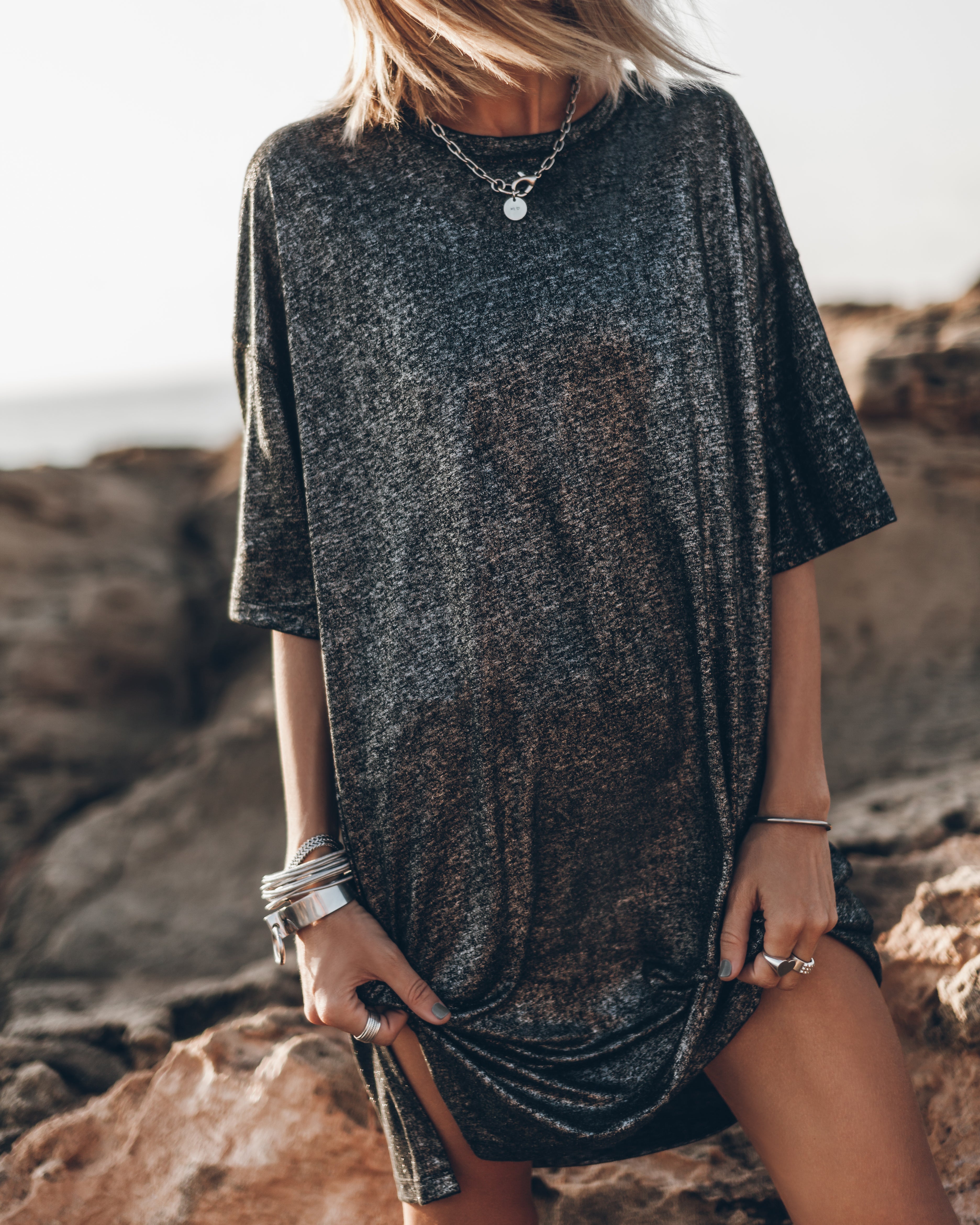 Valenzora | The dark glittery linen dress