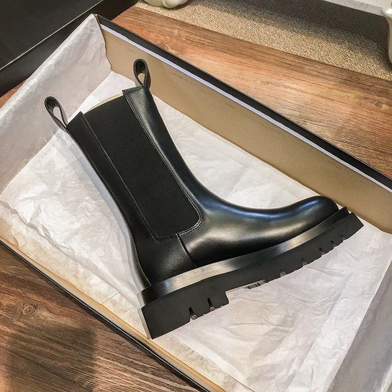 Valenzora | Designer Chelsea boots