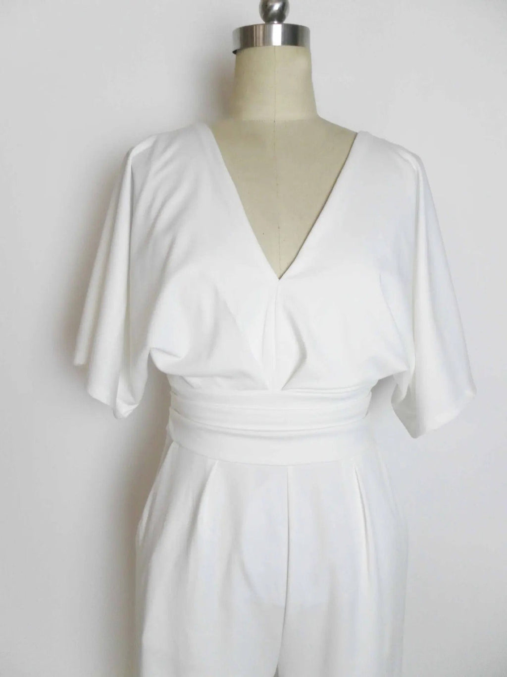 Eleganter V-Ausschnitt-Jumpsuit