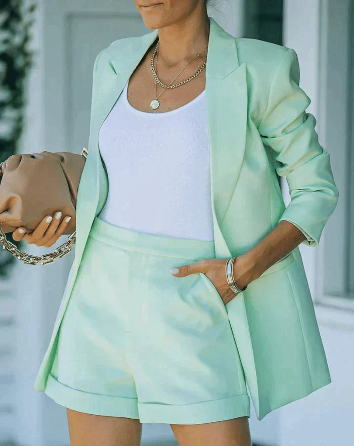 Valenzora | Set with blazer and shorts