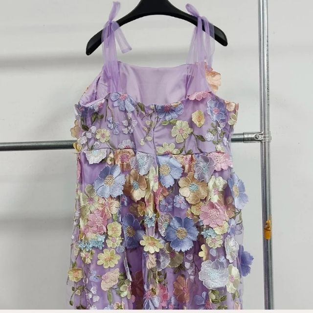 Valenzora | Cocktail dress with floral appliqués