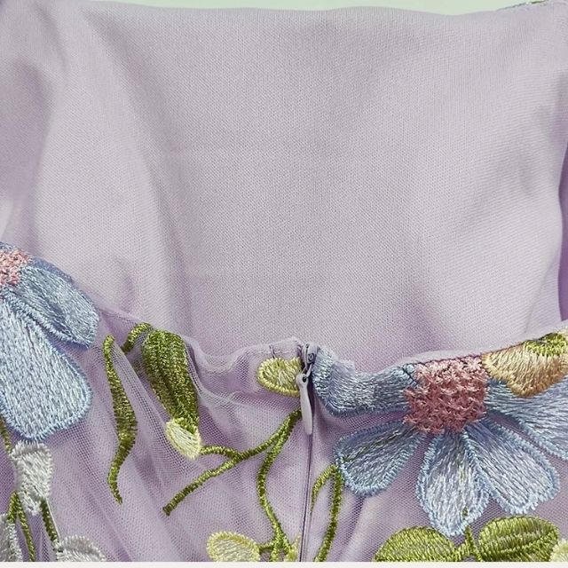 Valenzora | Cocktail dress with floral appliqués