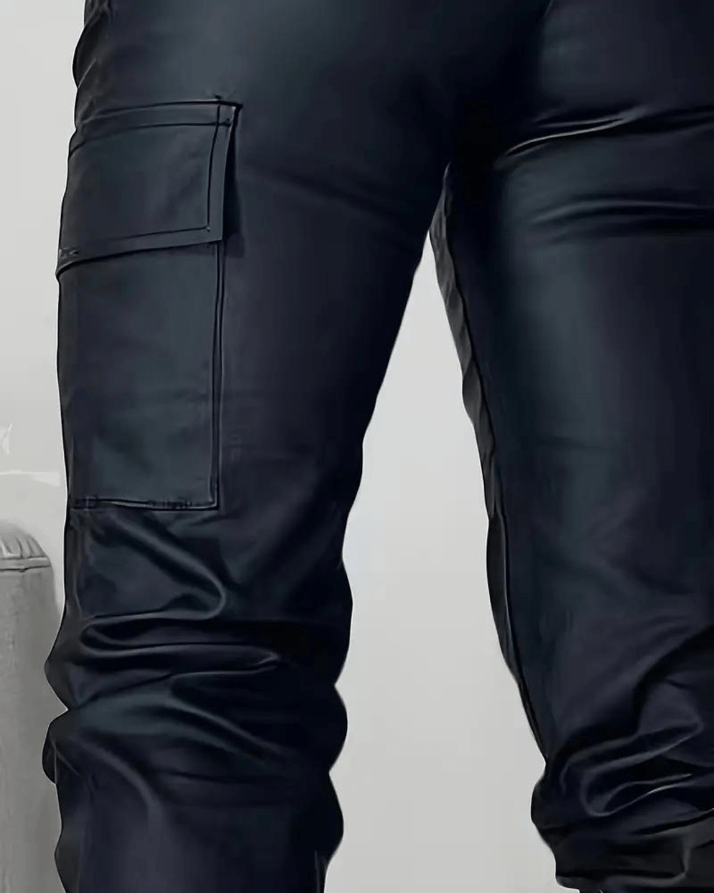 Valenzora | Lightweight faux leather trousers