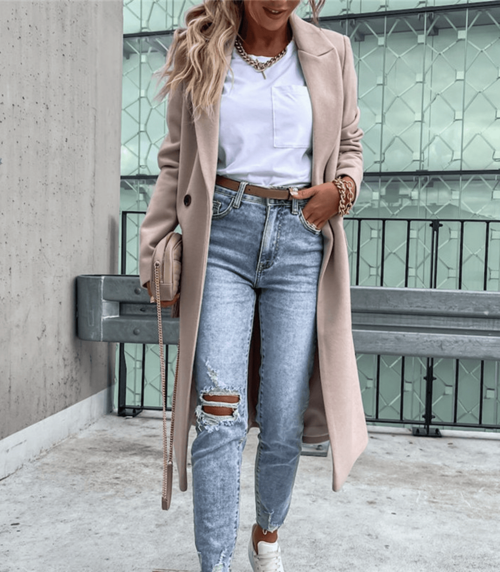 Wool coat with pockets and buttons