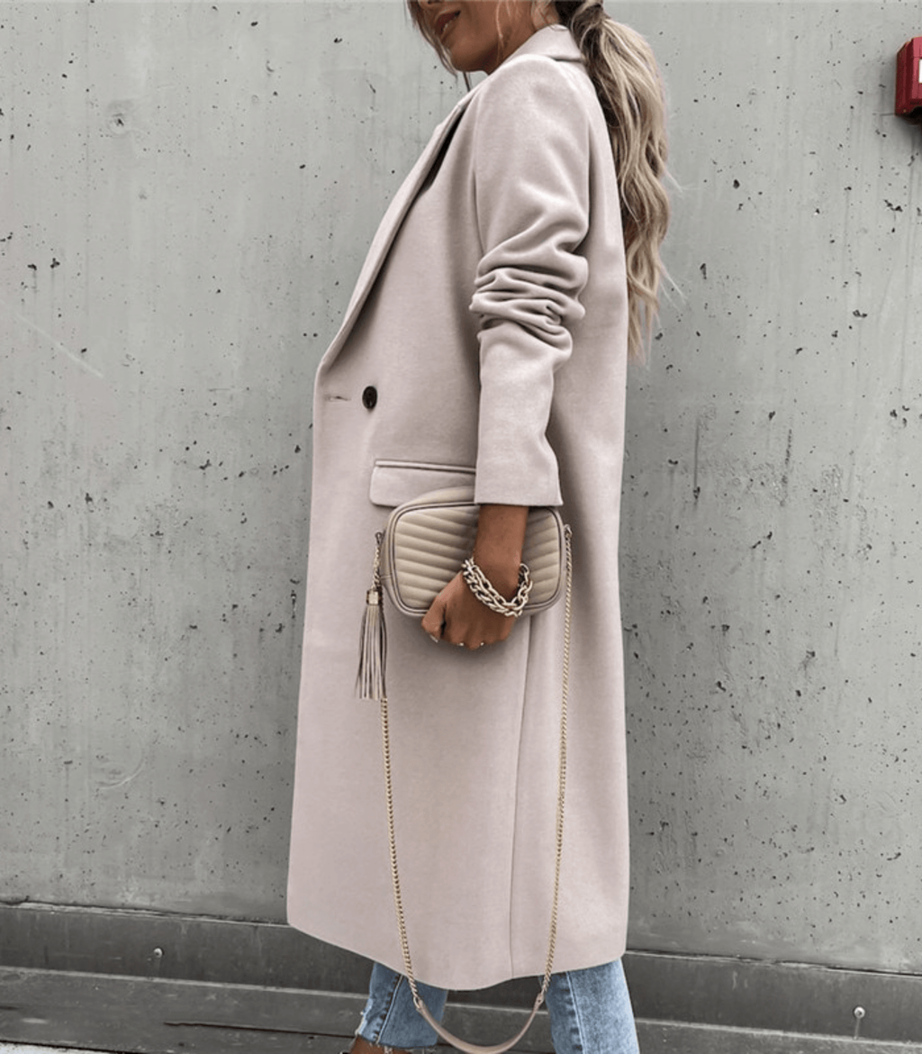 Wool coat with pockets and buttons