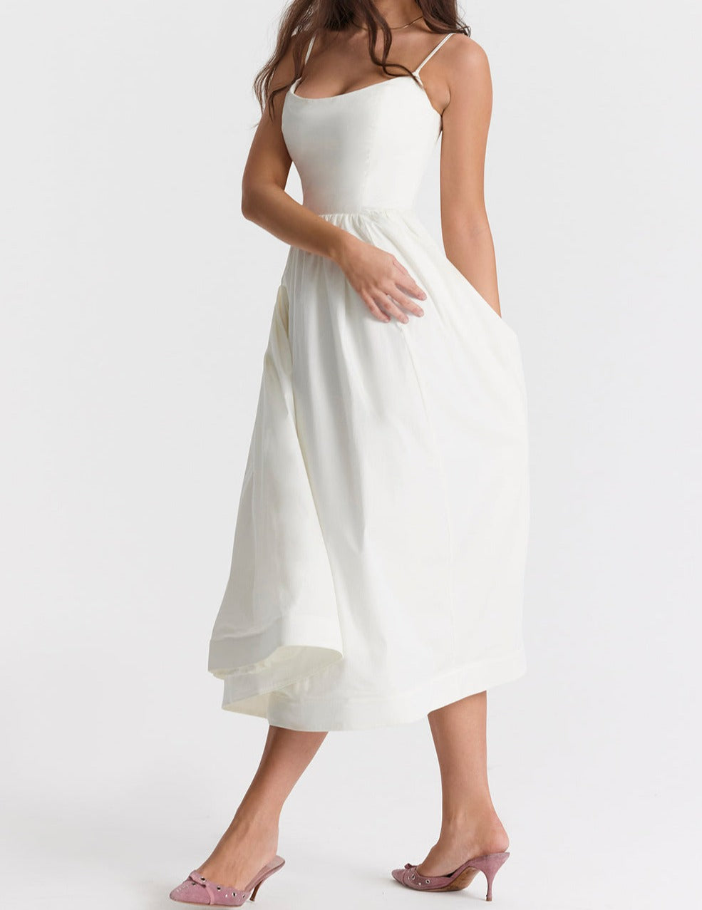 Valenzora | Elegant midi dress look