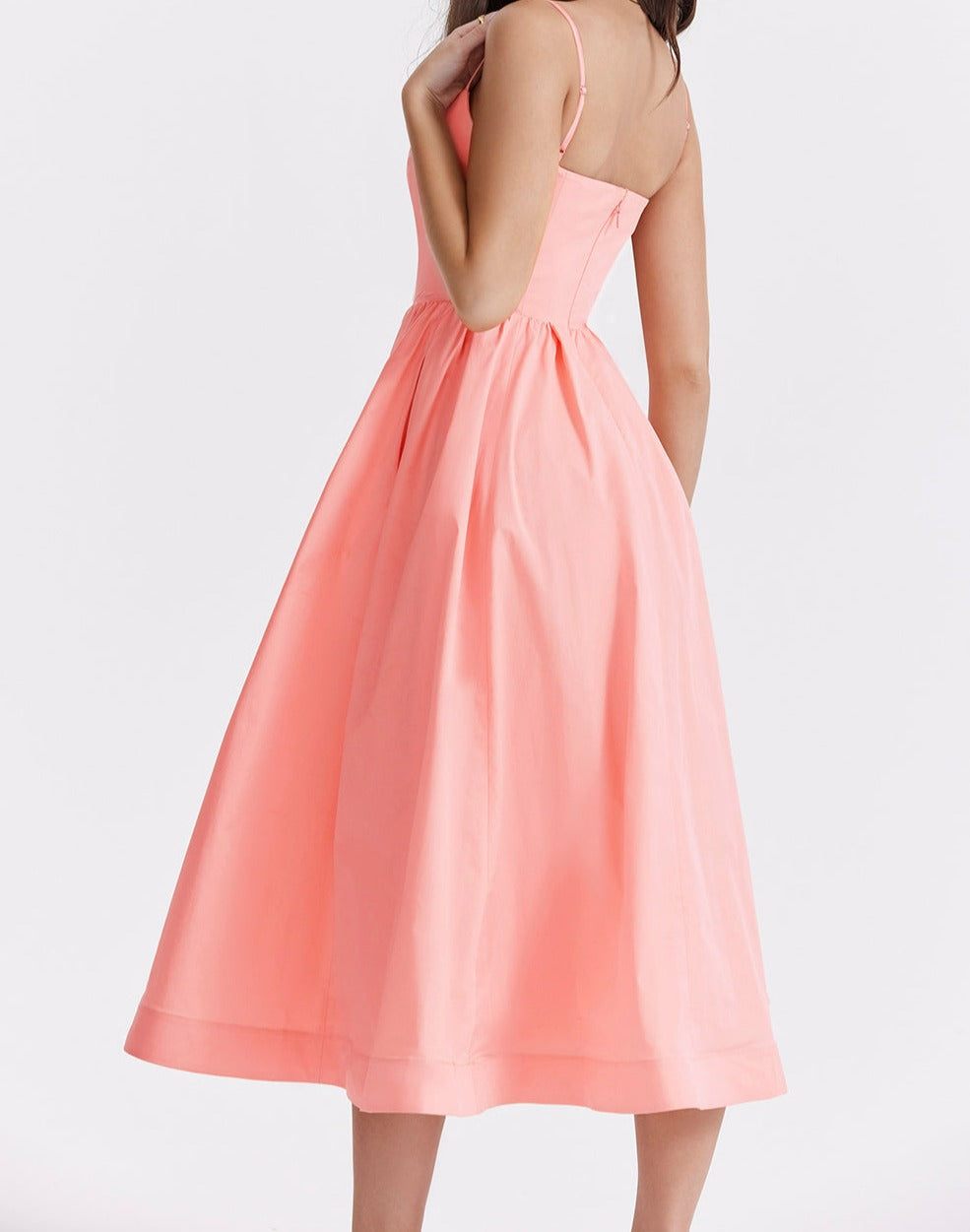 Valenzora | Elegant midi dress look