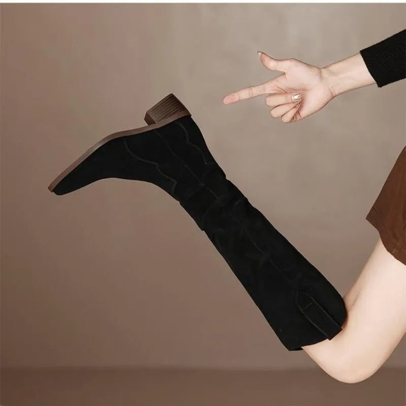 Valenzora - Vintage suede boots with ruffles