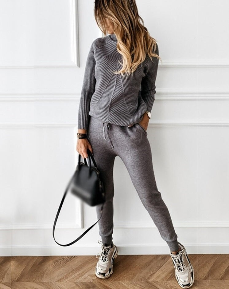 Valenzora | Warm and trendy two-piece tracksuit for women with turtleneck sweater and trousers