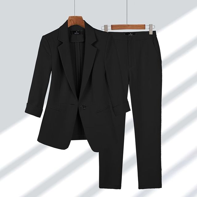 Valenzora | Blazer and trouser suit in an elegant style