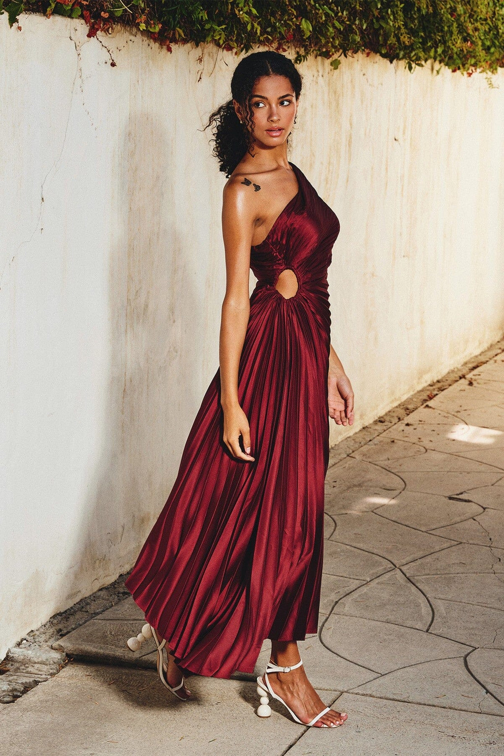 Valenzora | One Shoulder Pleated Midi Dress