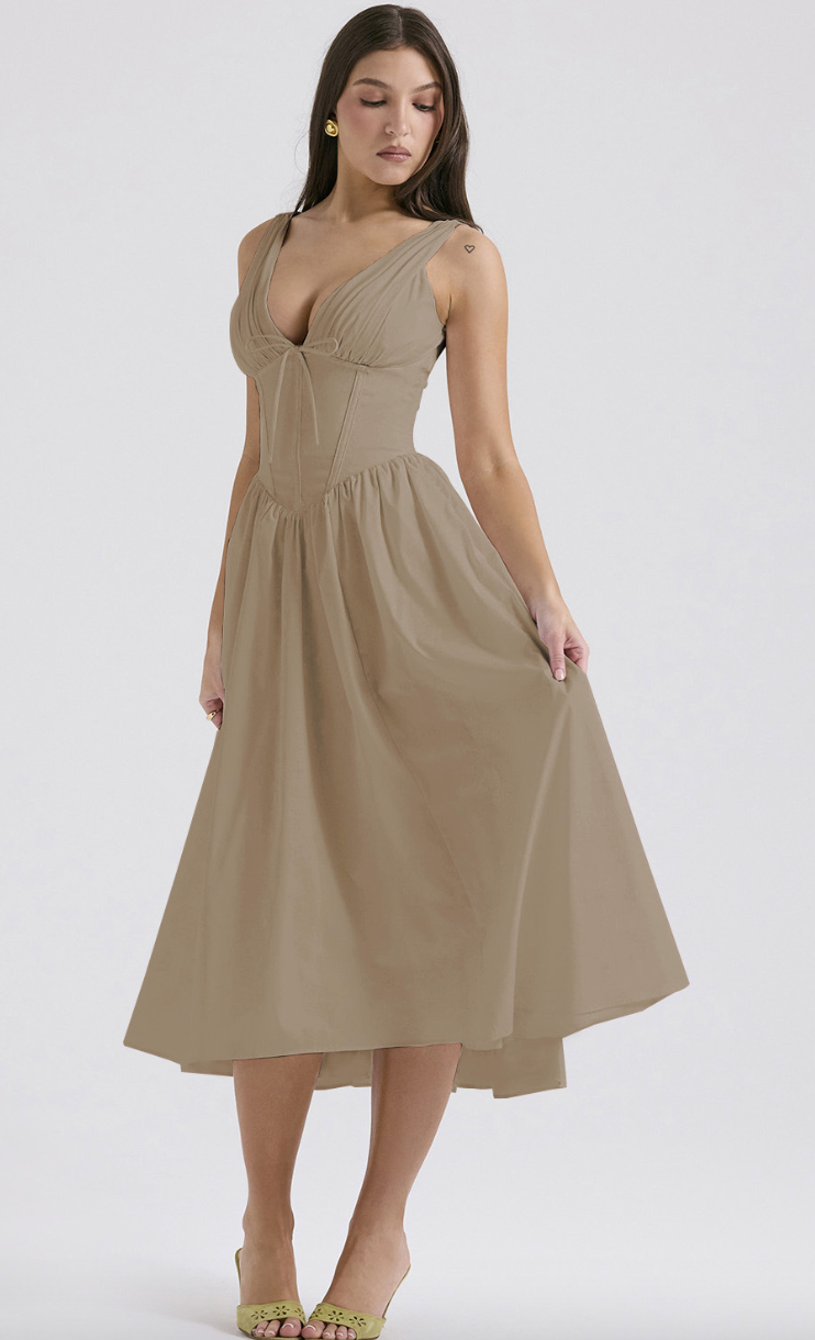 Valenzora | Evening dress with a classic silhouette for women