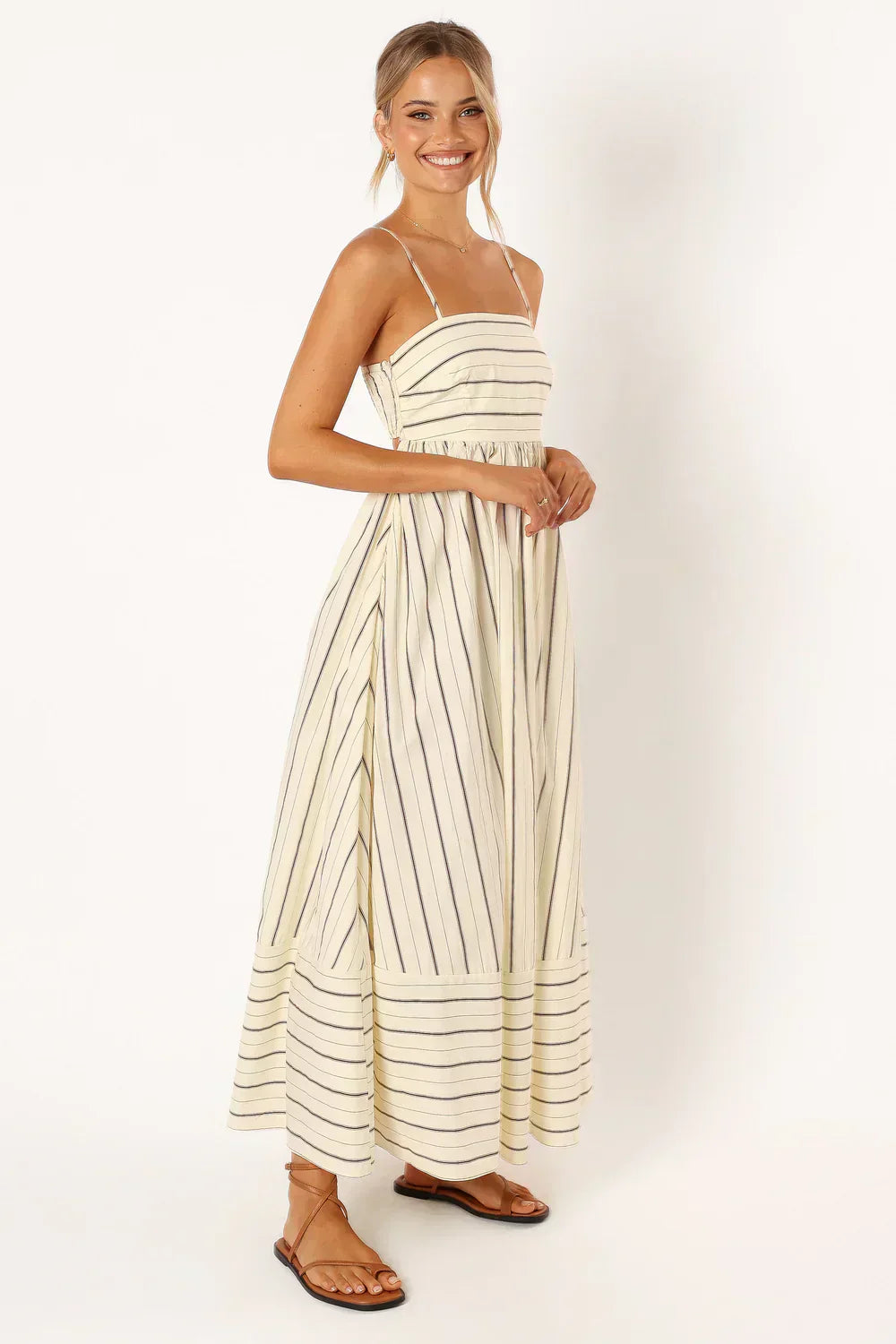 Valenzora | Summer dress with open shoulders