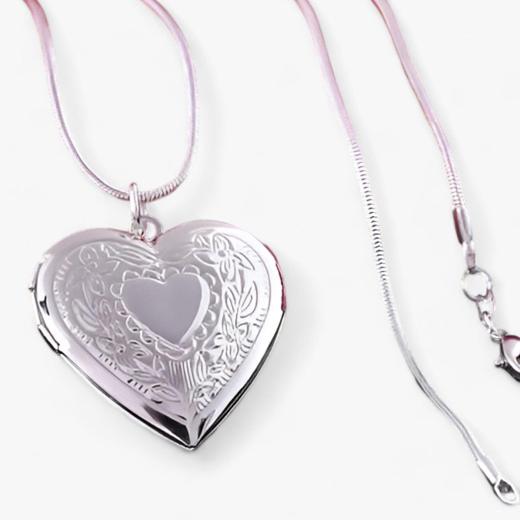 Valenzora | Heart Photo Necklace in Silver