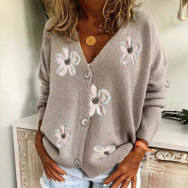 Valenzora | Lässige Strickjacke mit floraler Stickerei