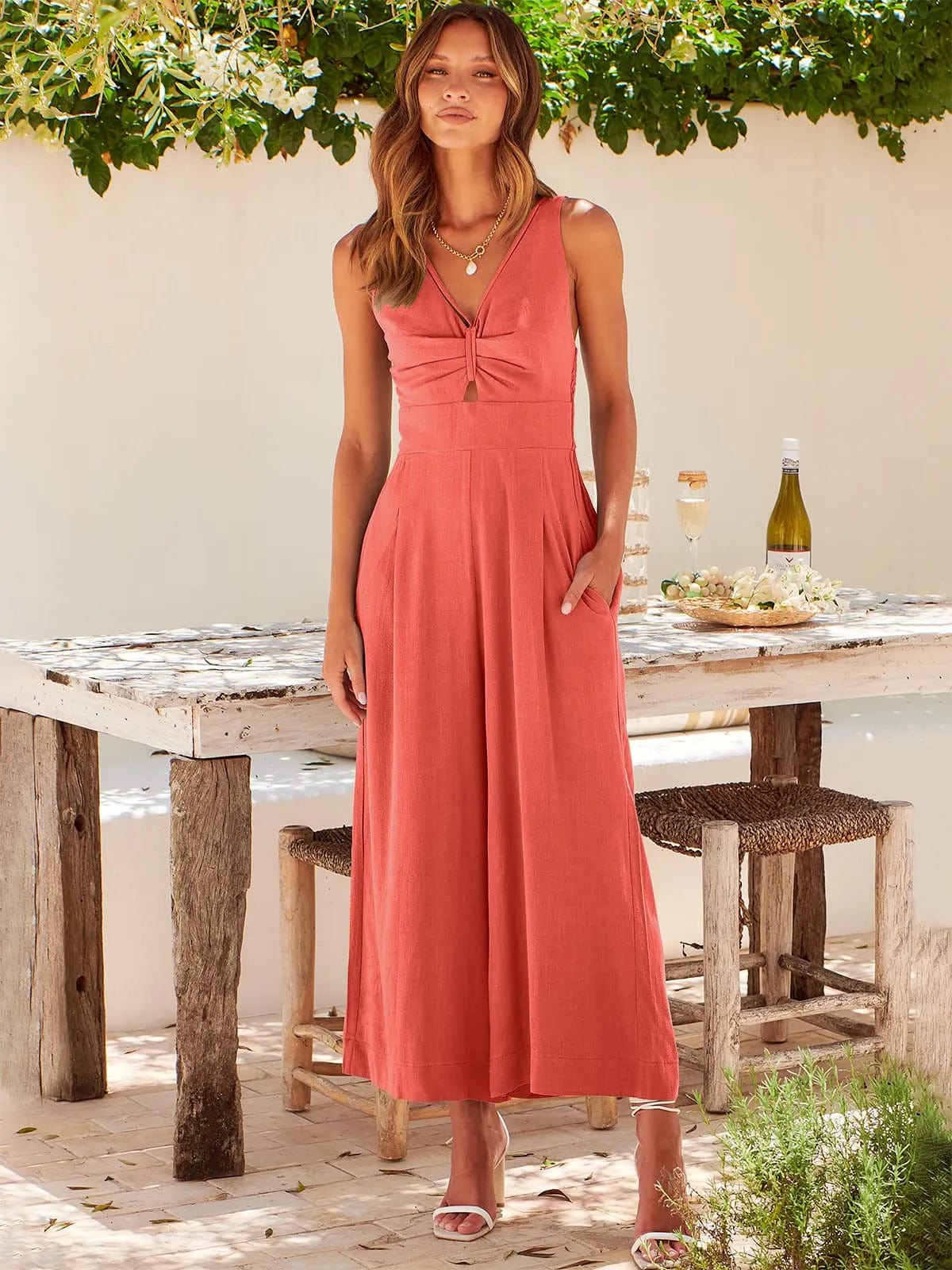 Sleeveless, elegant wide-leg jumpsuit