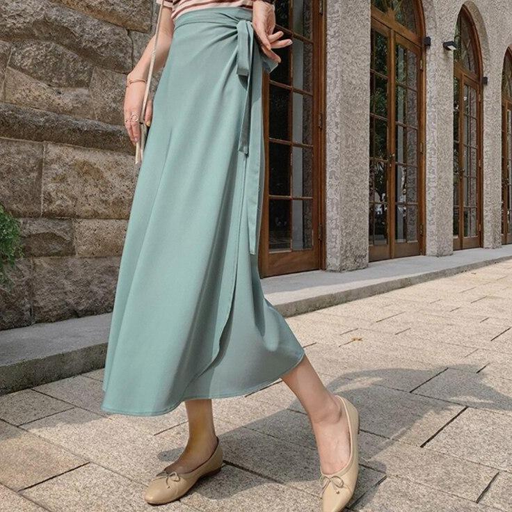 wrap skirt in midi length
