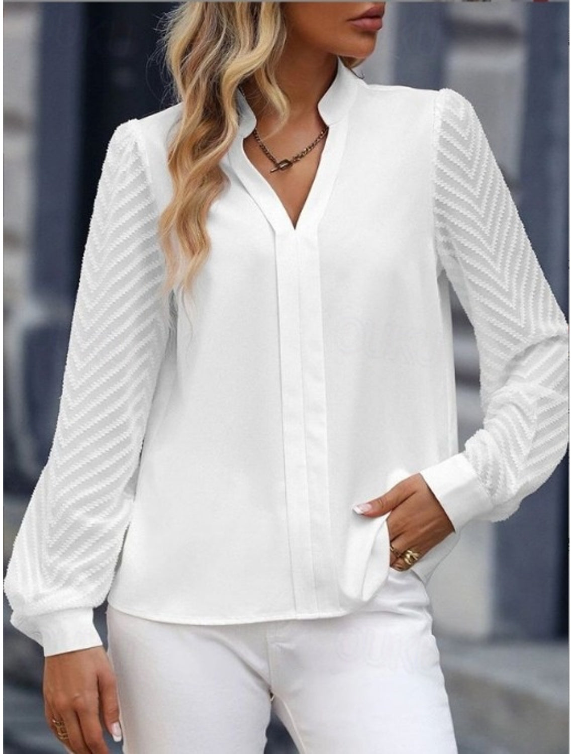 Valenzora | Stylish summer top with V-neck