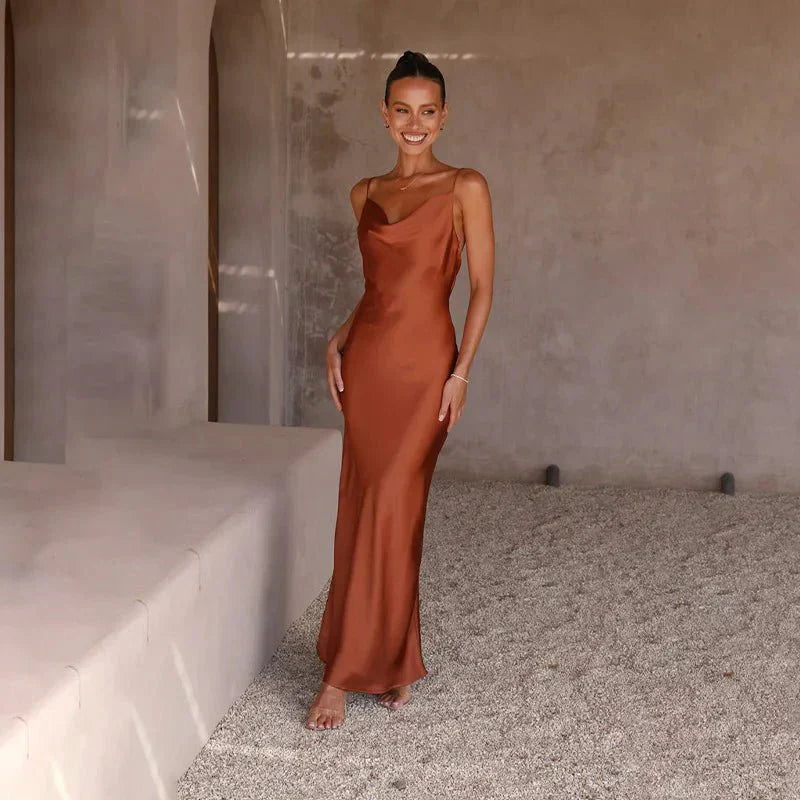 Valenzora | Timeless satin dress with open back and elegant design