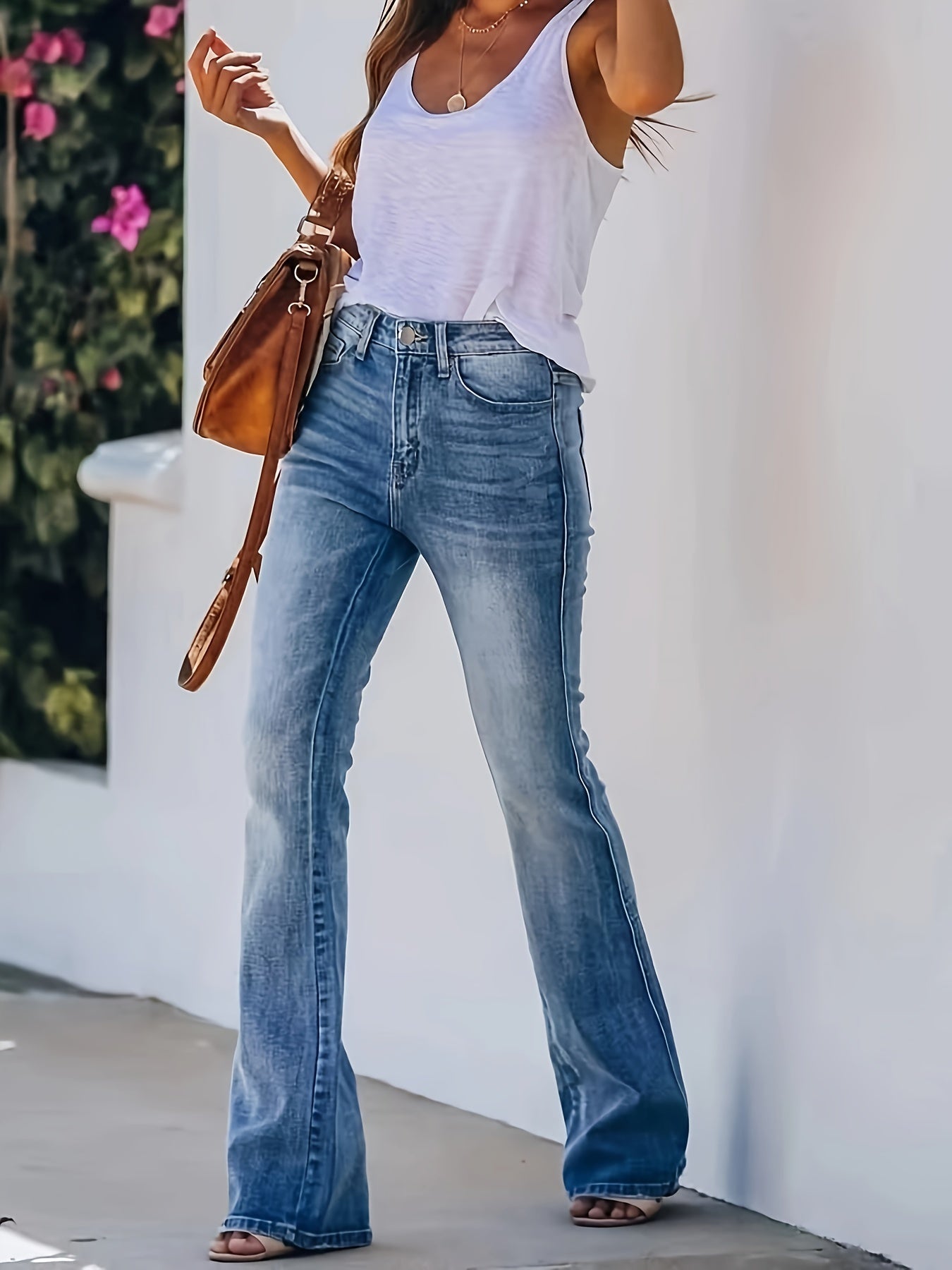 Valenzora | High-waisted flared jeans for a trendy look