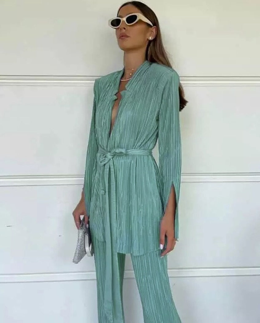 Valenzora Women's Set | Elegant 2-piece women's set with pleated trousers and bodycon blazer