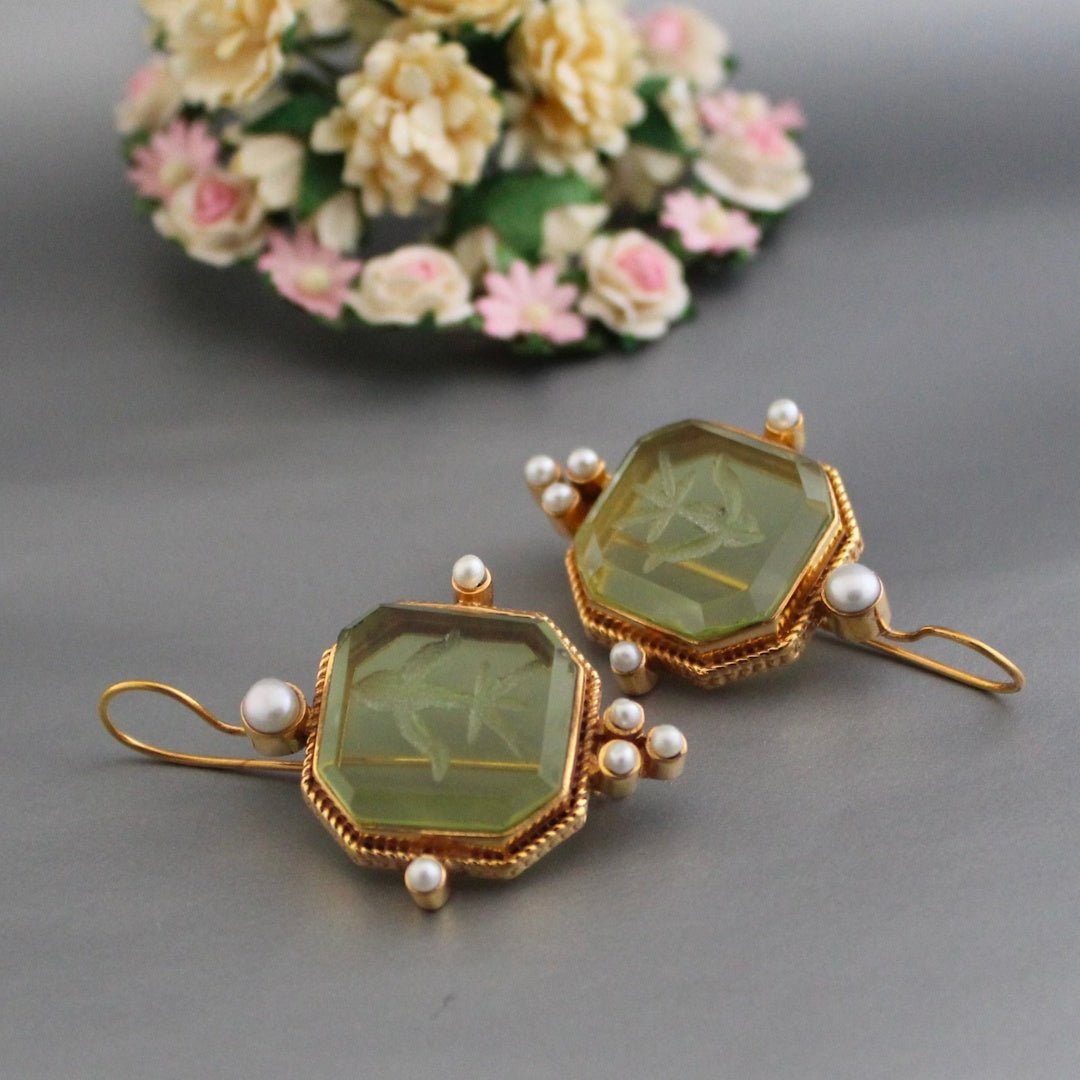 Valenzora | Green & Pearl Earrings