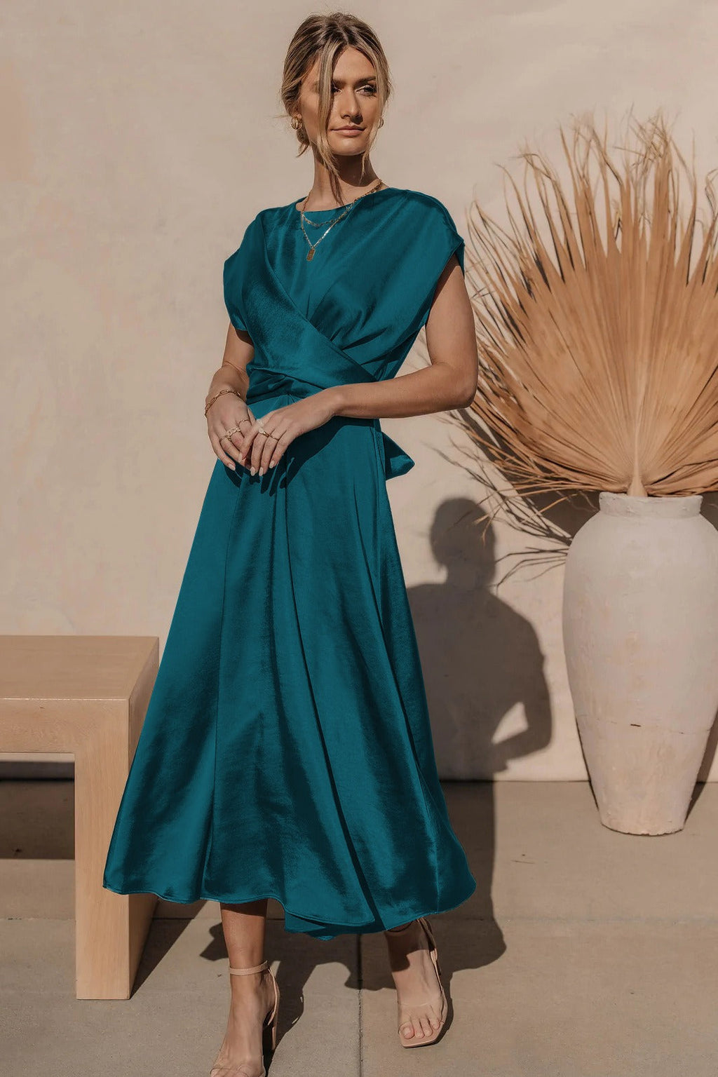 Valenzora | Elegantes Wickel-Midikleid aus Satin für Damen