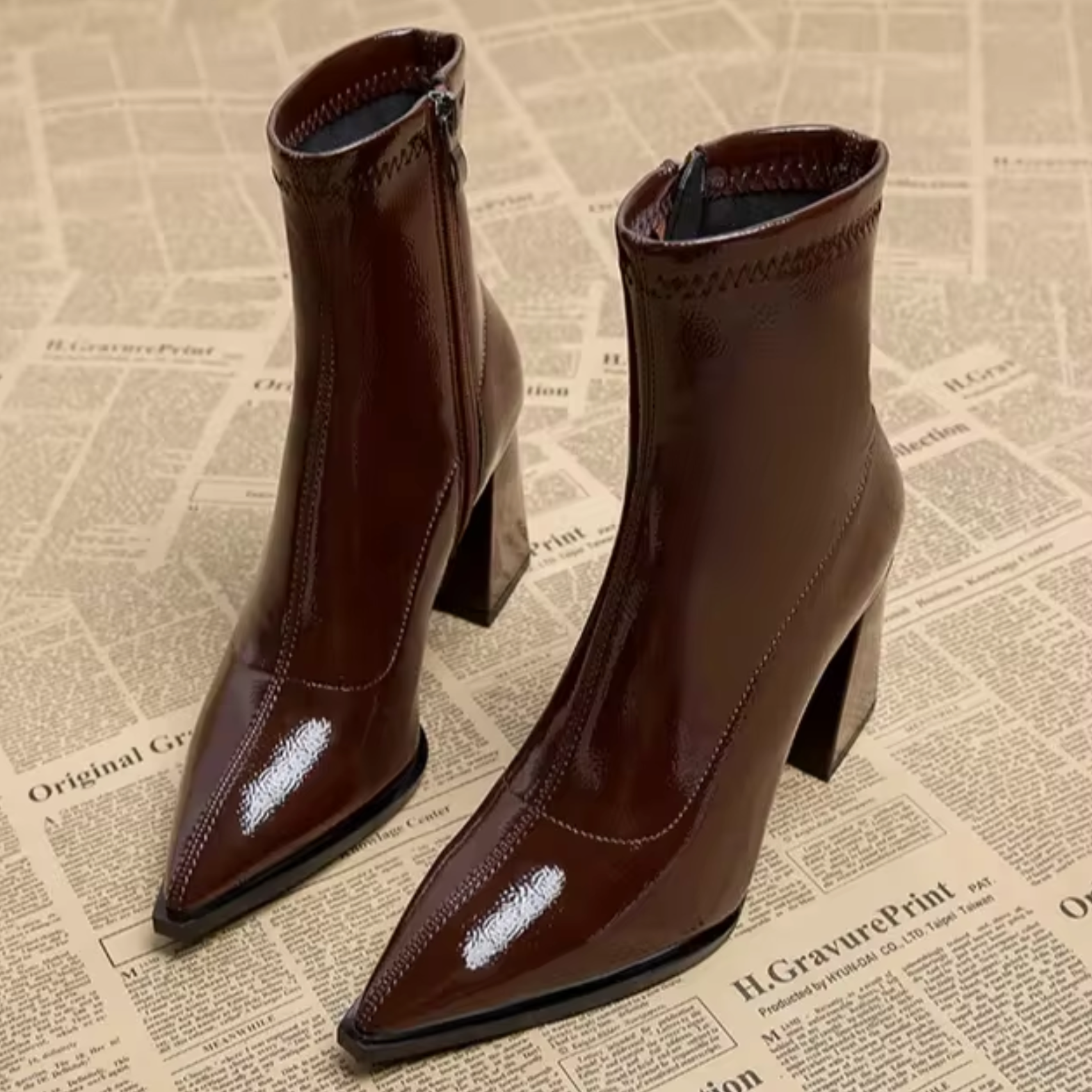 Valenzora | Shiny patent leather ankle boots for women