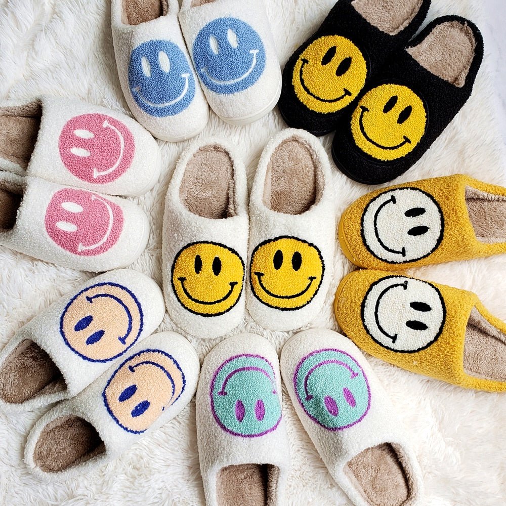 Valenzora Large Smiley Pattern Fur Slippers