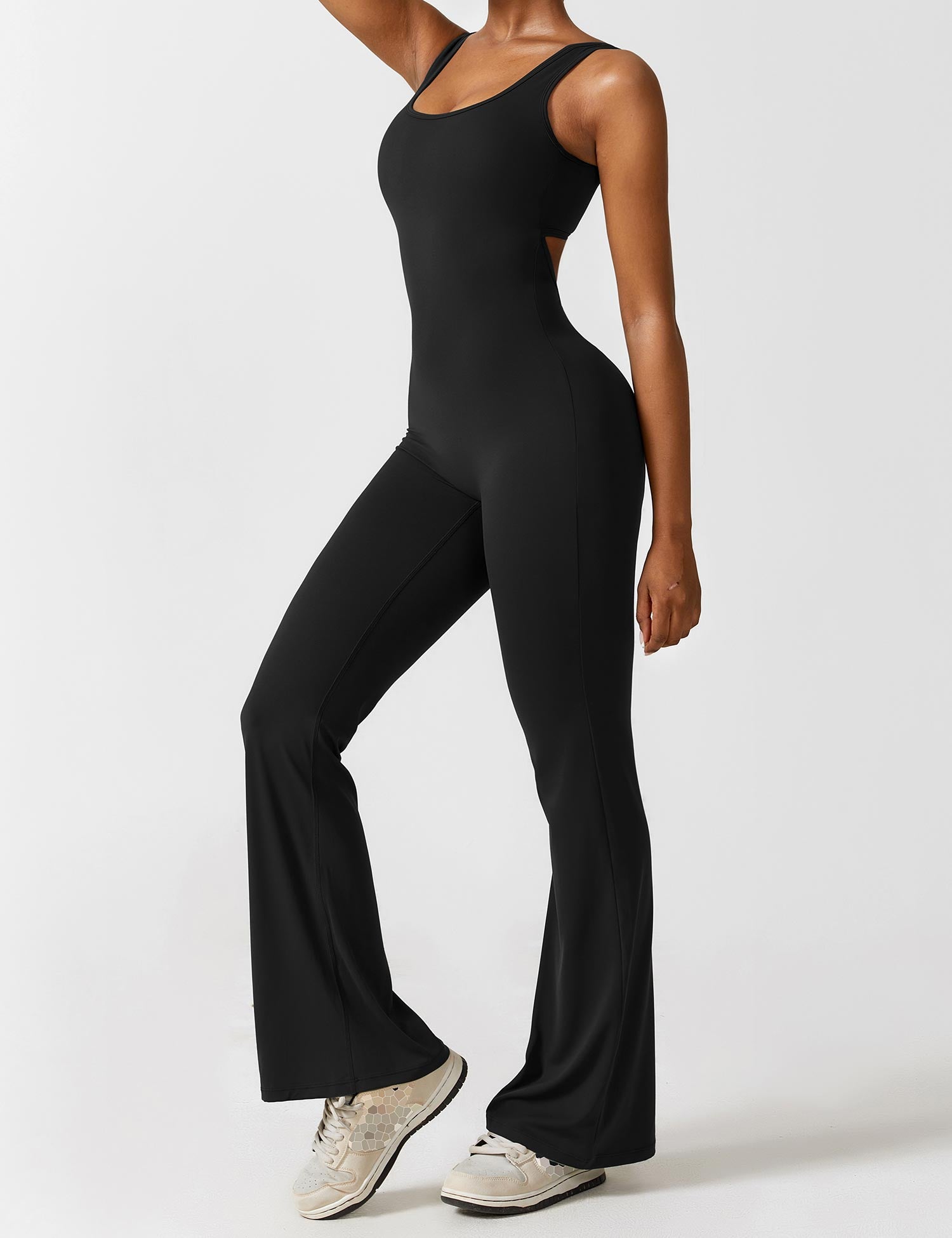Valenzora | V-back flared jumpsuit