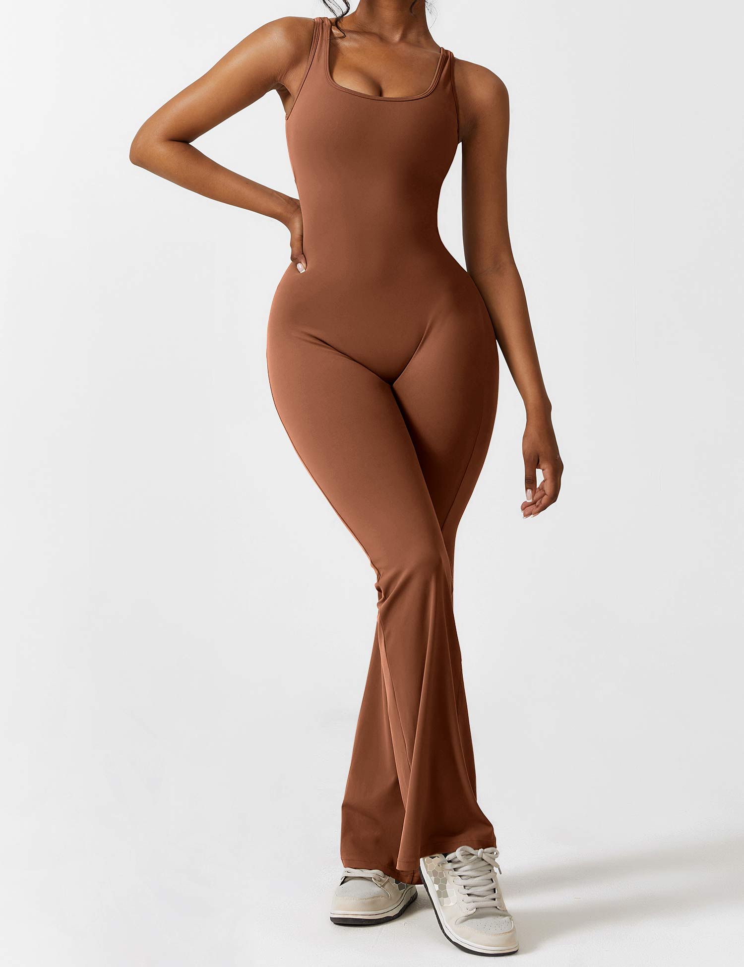 Valenzora | V-back flared jumpsuit