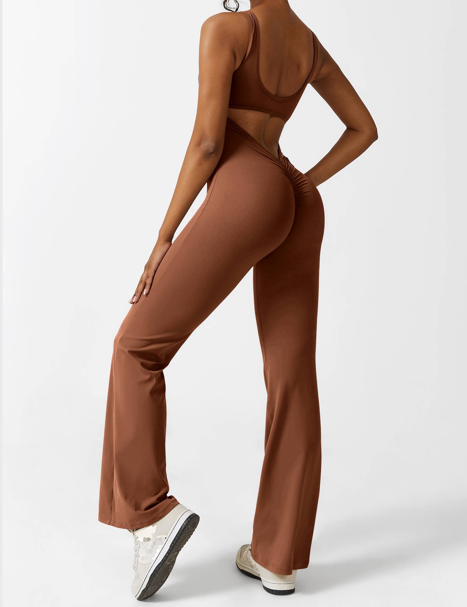 Valenzora | V-back flared jumpsuit