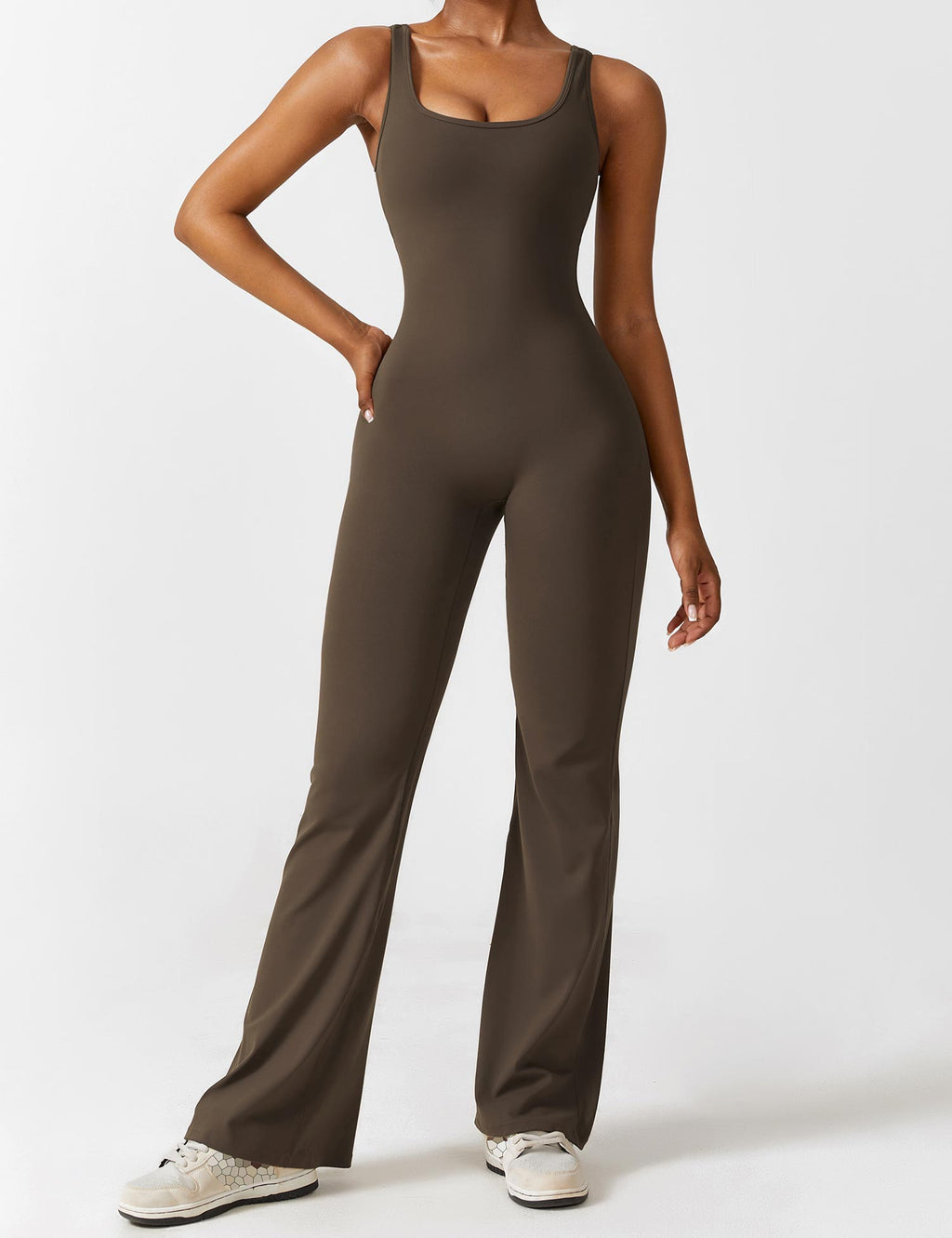 Valenzora | V-back flared jumpsuit