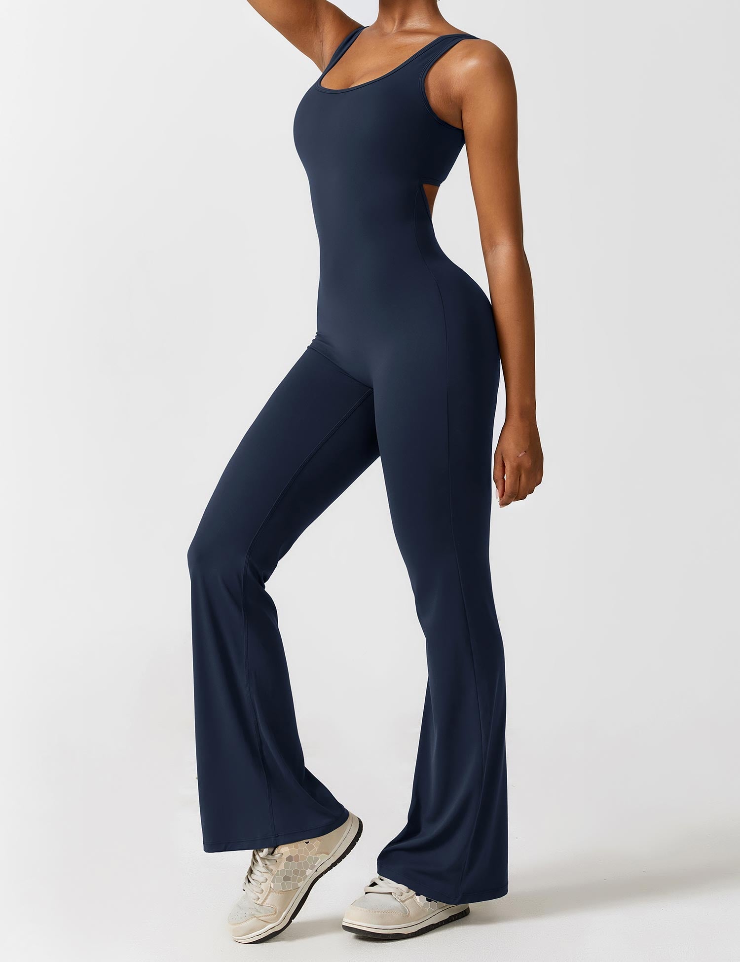 Valenzora | V-back flared jumpsuit