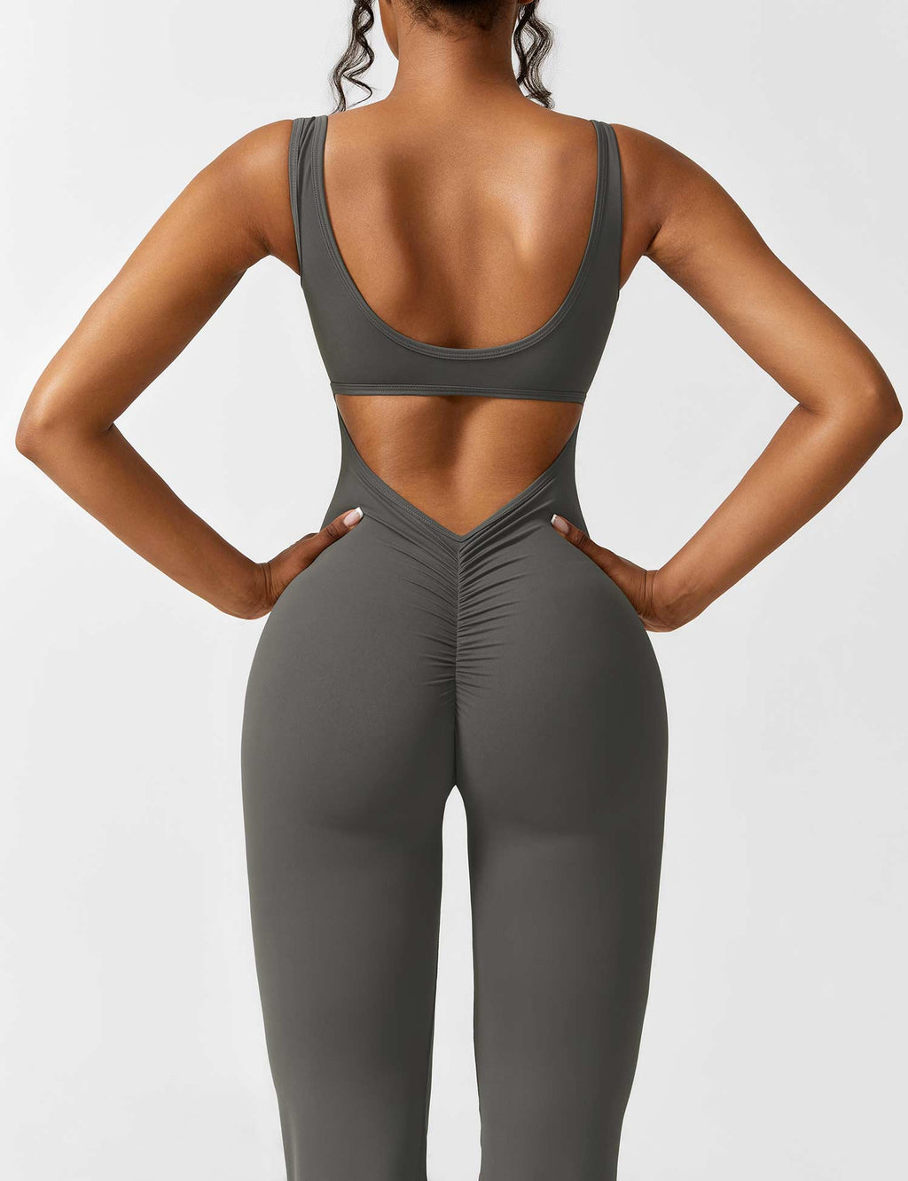 Valenzora | V-back flared jumpsuit