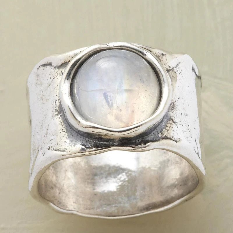 Valenzora | Ring with shimmering moonstone