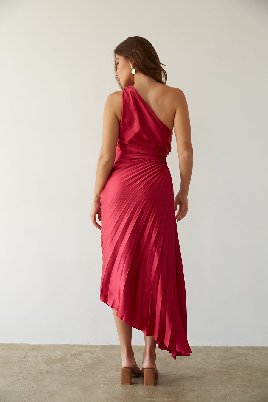 Valenzora | One Shoulder Pleated Midi Dress